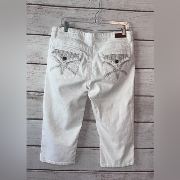 VGS White Embellished Capri Jeans - Size 10
Summer Career Beach Office Casual - Picture 2 of 7
